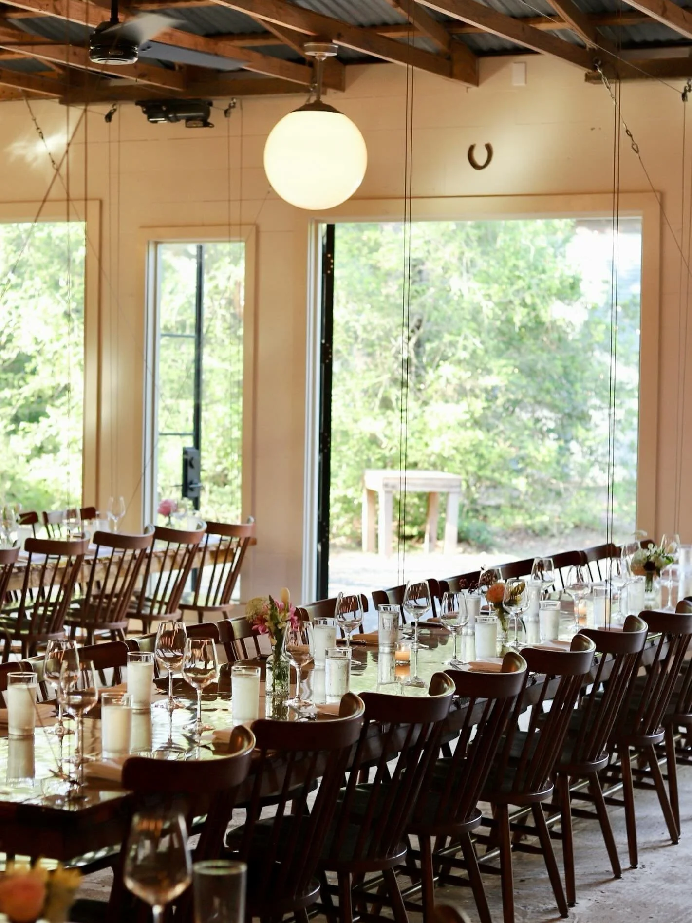 Catching that dinnertime sunshine &amp; all the good luck.

Missing us this weekend? 
*Spring Fried Chicken Friday* on 5/15 is your next chance to join us for dinner. Info in bio. We would love to see you at the Farm.